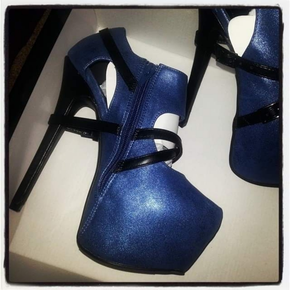 Scene heels